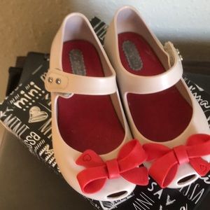 Mini Melissa size 8